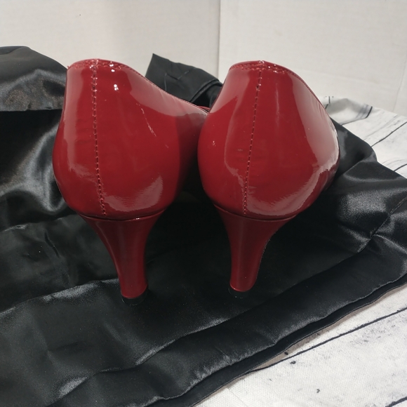 Rose Petals Woman's SZ 12W by Walking Cradles Cap Toe Red Heels Patent Leather - Picture 5 of 13